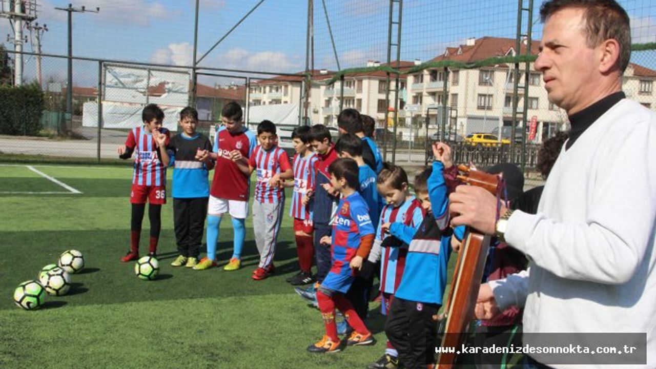 Kemençe ve horon ile ısınıp antrenmana başlıyorlar