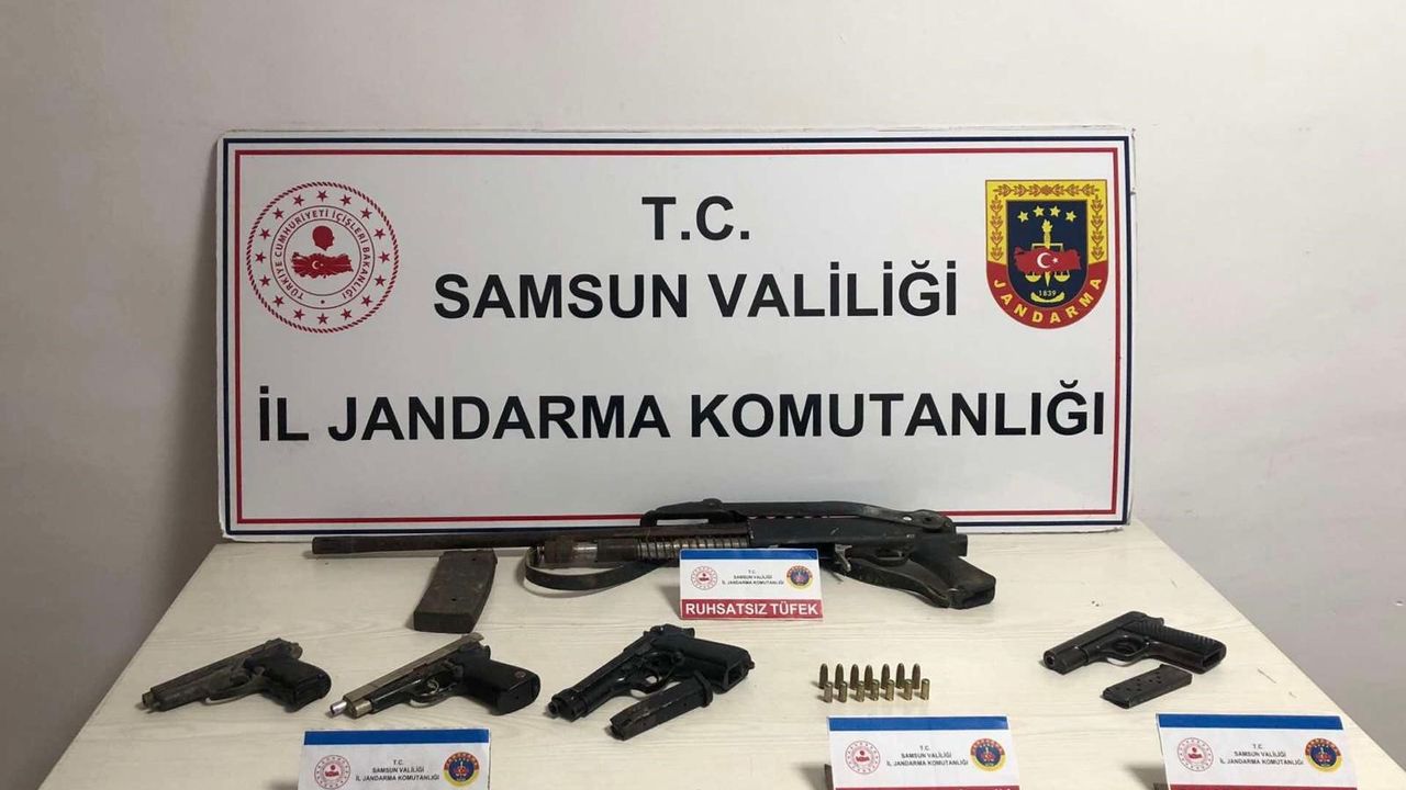 Samsun'da jandarma bir evde silah ele geçirdi