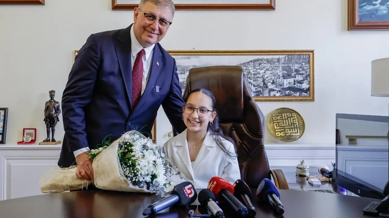 İzmir'de emanet koltuktan çevreye 'Derin' mesaj