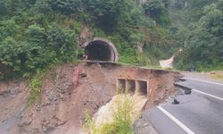 Karadeniz-Akdeniz Yolu'ndaki heyelan kamerada