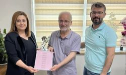 Tedavi gören eşi eski sağlığına kavuşunca doktor ve hemşirelere şiirler yazdı