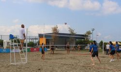 Akçaabat’ta plaj voleybolu başladı