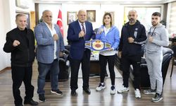Başkan Pekmezci Bayburtlu milli boksör Turhan'ı makamında ağırladı
