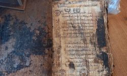 Ceylan derisine yazılı 2 bin yıllık İncil ele geçirildi