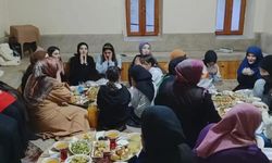 Kur'an kursu öğrencileri üniversite öğrencileriyle iftarda bir araya getirildi
