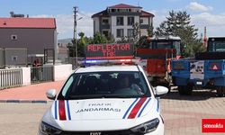 Köse’de 'Reflektör Tak, Görünür Ol Projesi' kapsamında traktör sürücülerine reflektör dağıtıldı