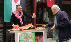 Öğretim üyesi karpuz dağıtarak İsrail'i protesto etti