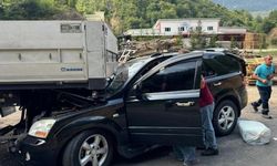 Giresun'da Tıra Çarpan Otomobilde 4 Kişi Yaralandı