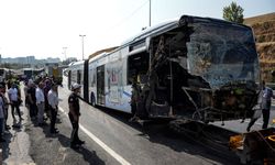 İstanbul Valiliğinden metrobüs kazası açıklaması: 1 ölü, 38 yaralı