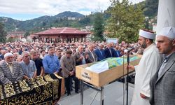 Okulun 4. katından merdiven boşluğuna düşen Gizem Kazdal son yolculuğuna uğurlandı (Rize Haber)