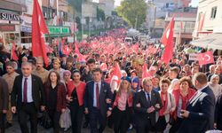 Trabzon’da Cumhuriyet Yürüyüşü Coşkusu: Binlerce Kişi Ay-Yıldızlı Bayraklarla Alanları Doldurdu