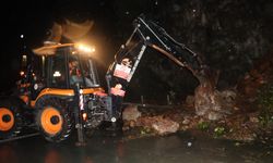 Karadeniz Sahil Yolu heyelan nedeniyle tek yönlü trafiğe kapandı