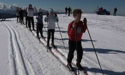 Handüzü Yaylası beyaza büründü, kayak için cazibe merkezi haline geldi (Rize Haber)