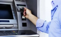 Milyonlarca vatandaşı ilgilendiren uygulama bugün başladı: Şifresini değiştirmeyenlerin kartını ATM'ler yutacak