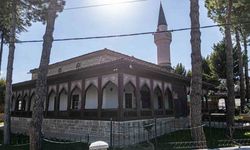 Çivi kullanılmadan inşa edilen 942 yıllık cami tarihe tanıklık ediyor