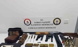 Samsun’da bir evde çok sayıda silah ve mühimmat ele geçirildi