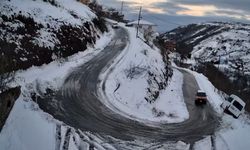 Trabzon’da virajı alamayan minibüs uçuruma yuvarlandı: Muhsin Özkurt hayatını kaybetti, 1 yaralı