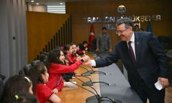 Başkan Genç, Dumlupınar İlköğretim Okulu Öğrencilerini Ağırladı