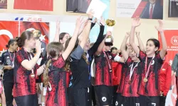 Şampiyonluk kupası Gölcük'e geldi
