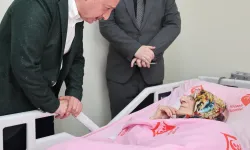 Kocaeli'de Başkan Büyükakın, Anneler Günü’nde şehit ailesi ve huzurevine gitti