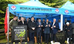 Başkan Genç, Mustafa Cumur’u Mezarı Başında Andı
