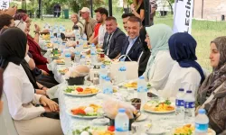 Bilecik Valisi bayramda öğrencilerle buluştu