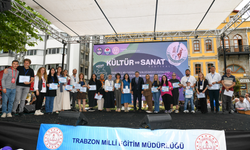 Kültür ve Sanat Festivali’nde öğrenci karikatürleri büyük ilgi gördü