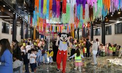 Avrasya Üniversitesi düzenlediği karnaval ile 1000’den fazla çocuğu bir araya getirdi
