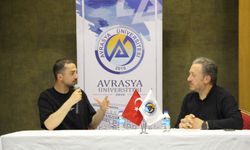 Belgesel Yönetmeni Turgut Bayraktar, Avrasya Üniversitesi'nde Öğrencilerle Buluştu