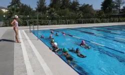 Muğla Büyükşehir’den çocuklara ücretsiz yüzme kursu başladı