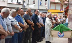 Sürmene'de Fındık Bahçesinde Ölü Bulunan Çift Toprağa Verildi