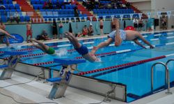 Akçaabat’ta Kurtuluş Coşkusu Havuzda Yaşandı