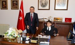 Başkan Genç, Koltuğunu Minik Hamza’ya Devretti