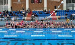 Akçaabat Belediyesi Yüzme Kursu İlk Kursiyerlerini Uğurladı