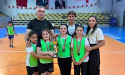 BADMİNTON’DA KIYASIYA REKABET