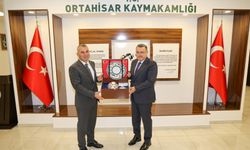 BAŞKAN GENÇ’TEN ORTAHİSAR KAYMAKAMI KOTAN’A HAYIRLI OLSUN ZİYARETİ
