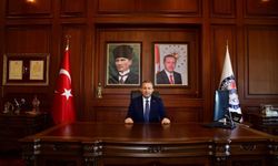 VALİ ŞAHİN: BİRLİK VE BERABERLİK HİSSİYATI İÇERİSİNDE KUTLAMANIN ONUR VE GURURUNU YAŞIYORUZ.
