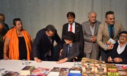 YAZARLAR KİTAPLARINI OKURLARIYLA BULUŞTURDU