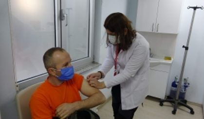Türkiye genelinde 40 merkezden biri olan Trabzon’da Turkovac aşısı uygulaması bu sabah başladı
