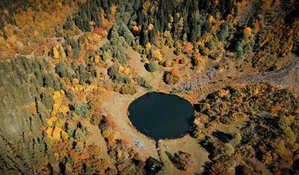 Artvin'de Rutav Gölü sonbahar renkleriyle büyülüyor