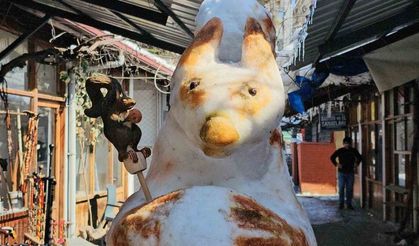 Baston ustasının kardan sincabı görenleri hayran bıraktı