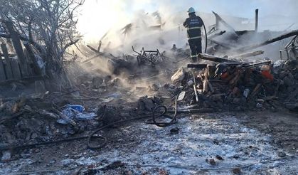 Bolu’da 10 kişinin yaşadığı 2 katlı ev küle döndü: 1 ölü, 1 ağır yaralı