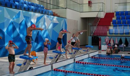 Akçaabat Belediyesi Yüzme Kursu İlk Kursiyerlerini Uğurladı