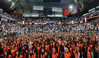 Avrasya Üniversitesi’nde Mezuniyet Coşkusu