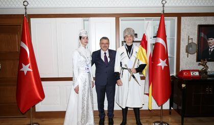 BAŞKAN GENÇ: TRABZON'DAN DÜNYAYA BARIŞ MESAJI VERECEĞİZ