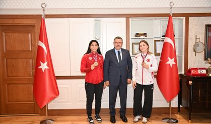 BAŞKAN GENÇ: “BAYRAĞIMIZI GURURLA DALGALANDIRDINIZ”