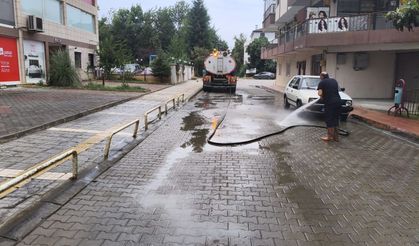 AKÇAABAT’TA TEMİZLİK MESAİSİ GECE GÜNDÜZ DEVAM EDİYOR