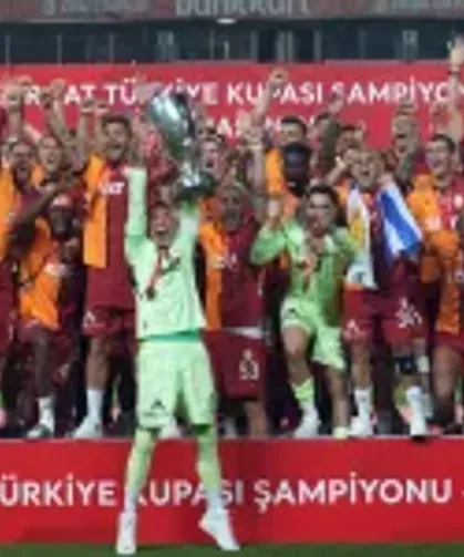 Galatasaray, kupayı coşkuyla kaldırdı!