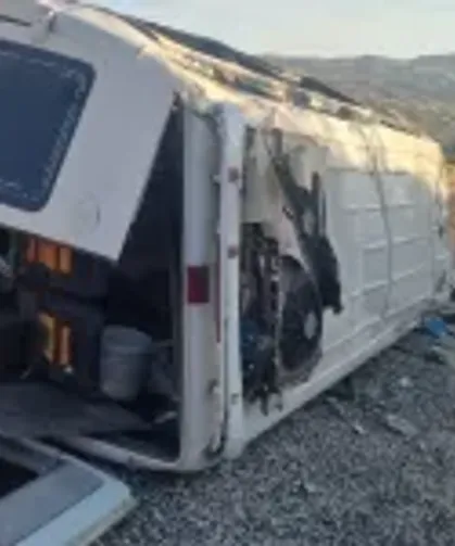 Fıstık işçilerini taşıyan minibüs kontrolden çıktı: 22 yaralı