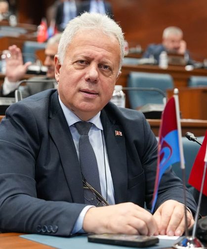 Cüneyit Zorlu, Ayrımcalığa Tepki Gösterdi